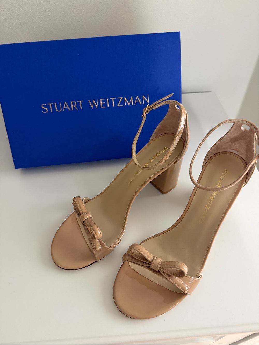 Stuart Weitzman Nude Patent Leather Bow Block-Heel Sandals - Nudist Felicity - Picture 4 of 4
